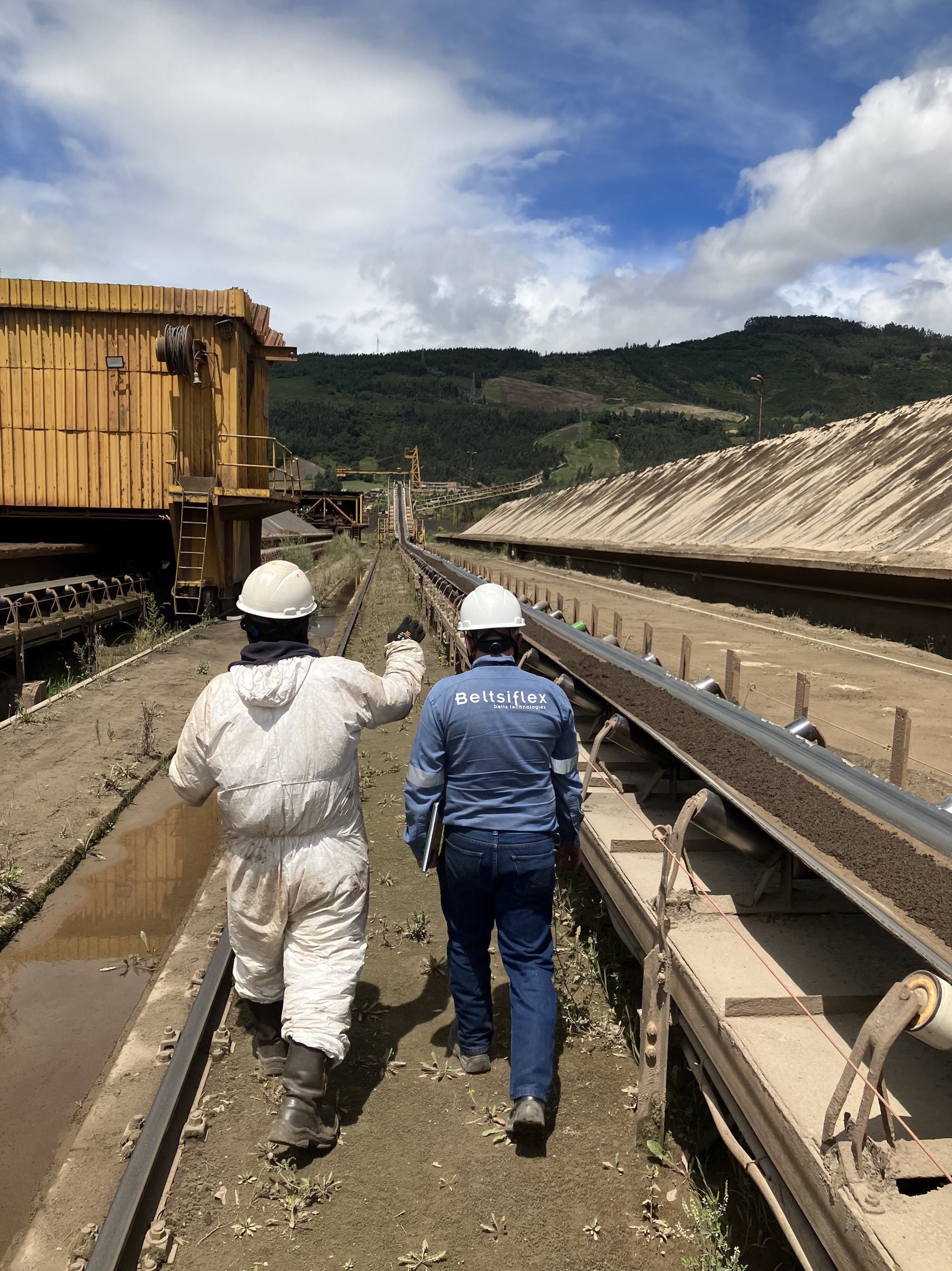 Equipo técnico de BTG de Antioquia en campo